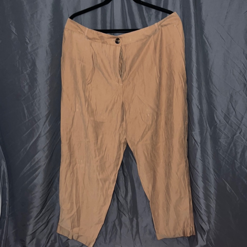 Brand New Womens Worthington Khaki crop trousers